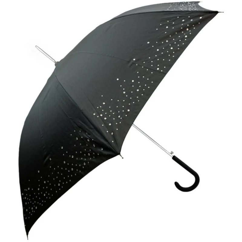 Parapluie noire avec petits diamants